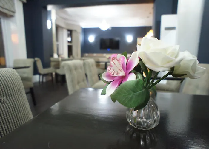 Applewood Hotel