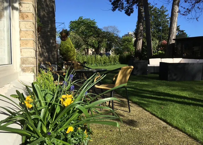 Applewood Hotel